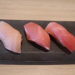 九州寿司 寿司虎 Aburi Sushi TORA - まぐろづくし三貫にぎり(びんとろ、本鮪赤身、中トロ)