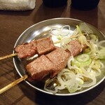 四文屋 吉祥寺店 - やっぱり飲むとお肉食べたくなるよねぇ♪
                                毎回注文するレバごま塩と…