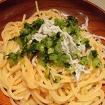 壁の穴 - しらすと野沢菜のパスタ_壁の穴