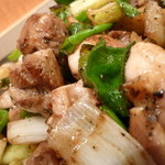 博多 一梅 - 九条ネギと地鶏炒め