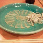 虎ふぐ刺しであります。