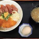 山芳亭 - いくらとマグロの2色丼 ¥1500