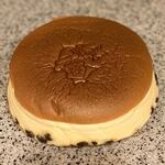 りくろーおじさんの店 - チーズケーキ　725円