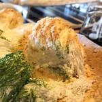 懐水集 - 切るとこんな感じ。
                                ミルク氷の層がフワッと重なっています。