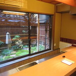 閼伽井 - カウンター席　贅沢にも貸切でした