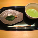 Akai - お抹茶とお菓子（これ絶品です！）