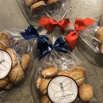 Uma Uma Cafe - Uma Uma Caféは、かみかわ珈琲焙煎所様とコラボをさせて頂いています。コラボの商品は焼き菓子がメインです。
かみかわ珈琲焙煎所様の珈琲を使用した、珈琲クッキー・珈琲シフォンケーキ・珈琲と生姜のパウンドケーキなどなど。
不定期でお作りする商品ですので、詳しい販売情報はFacebookでご確認いただくか、お電話にてお問い合わせください。