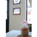 Uma Uma Cafe - Uma Uma Caféは、かみかわ珈琲焙煎所様とコラボをさせて頂いています。コラボの商品は焼き菓子がメインです。
かみかわ珈琲焙煎所様の珈琲を使用した、珈琲クッキー・珈琲シフォンケーキ・珈琲と生姜のパウンドケーキなどなど。
不定期でお作りする商品ですので、詳しい販売情報はFacebookでご確認いただくか、お電話にてお問い合わせください。