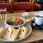 軽食・喫茶ヴィ - ハム・タマゴサンドイッチ　サラダ・コーヒー付き