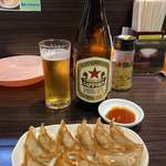呼び戻しとんこつ 光四郎 - 一口餃子と、瓶ビール
