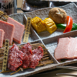 Rare parts of Yakiniku (Grilled meat) are served with 2 types of homemade sauce ♪ We also have a wide variety of special dishes ◎