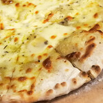 PIZZA・GG - クワトロフォルマッジ（L）1700円税別