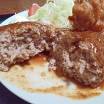 鮨・割烹 ほしの - 厚さ３cmほどはある、ビーフハンバーグ手作り感あり