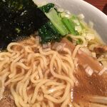 Izakaya Shokudou Kuro Suro-Zu - 多加水麺は少しふわっとした柔らかな食感