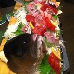 海庵 勇魚 - 旬な寒ブリ刺身は新鮮で美味。