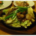 居酒屋 夢咲亭 - ホルモンの鉄板焼き　高値のキャベツもたっぷり　※画像が悪くてスミマセン