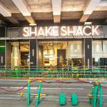 SHAKE SHACK - 外観(19年9月時点は外の道路工事は未完了)