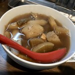 てけ×2 - けんちん汁には、人参・ごぼう・里芋・大根・豆腐・芋がらがたっぷり入っています。