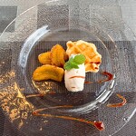 K.Cダイニング - ▪ 自家製ワッフルとバナナのキャラメリゼ