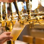 ヒロシマホップス - ドリンク写真:ビール注ぐ