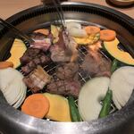 Wafuu Yakiniku Toyama Sodachi - 5人で焼いてます