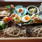 遊の丘 - 十割そば＋箸休め付(コーヒー、プチデザート付)¥1350(R1.9.11撮影)