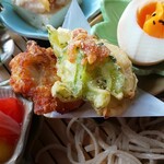 遊の丘 - 十割そばセットのかき揚げと鶏の天ぷら(R1.9.11撮影)
