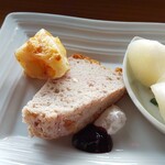 遊の丘 - デザートの小豆シフォンケーキとアップルパイ(R1.9.11撮影)