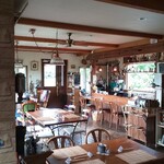 遊の丘 - 厨房前カウンター席、テーブル席(R1.9.11撮影)