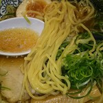 Marugen Ramen - 麺、スープアップ 