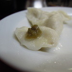 餃子の店 蘭州 - 水餃子にニンニクのせ(*^^)v