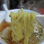 餃子の店 蘭州 - ラーメンの麺