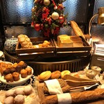 Shangri-La's Far Eastern Plaza Hotel - 