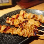 炭火焼鳥と水炊き 五郎一 - 皮とボンジリ