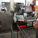 Somboon Seafood - 子豚の丸焼き