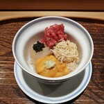 肉割烹 上 - 贅沢ミニ丼。 毛蟹、バフン雲丹、白海老＋キャビア、和牛の赤身の4種