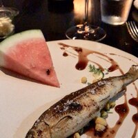 ラ・ボンヌターブル - とうもろこしを泳ぐ鮎、実山椒とマデラ酒のソース、西瓜、木の芽。