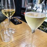 Cafe La Boheme - グラスシャンパーニュと白ワイン