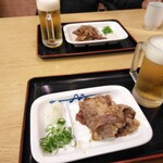 Matsuya - 乾杯の生ビール（小）190円＋牛焼肉単品（400円）