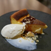 ERUTAN RESTAURANT BAR - バスクチーズケーキ