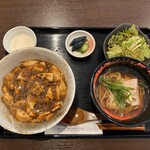 中華キッチン レンゲ - Cランチ　麻婆豆腐丼とラーメン