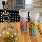 ボーノ - 塩とオリーブオイルも出して下さいました