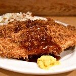 居酒屋 いずみ - 刺身用 アジフライ＠680円：中濃ソースを垂らして。