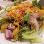 フィッシュ オン ディッシュ ロリー - 白身魚とオレンジのサラダ