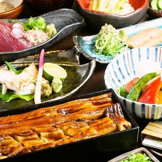 昼も夜も。季節の食材をふんだんに――。色彩豊かな会席コース