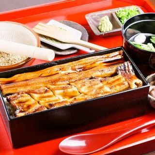 煮る、焼く。あなごの違った美味しさを一箱に詰めて。【箱めし】