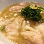 地球の中華そば - 海老ワンタン煮玉子白湯そば