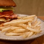 No.18 - ベーコンモッツァレラチーズバーガー@1,350円＋ポテト@150円