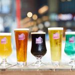 クラフトビアマーケット - ドリンク写真:日替わりクラフトビールが30種
