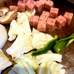 麦 - サイコロステーキ